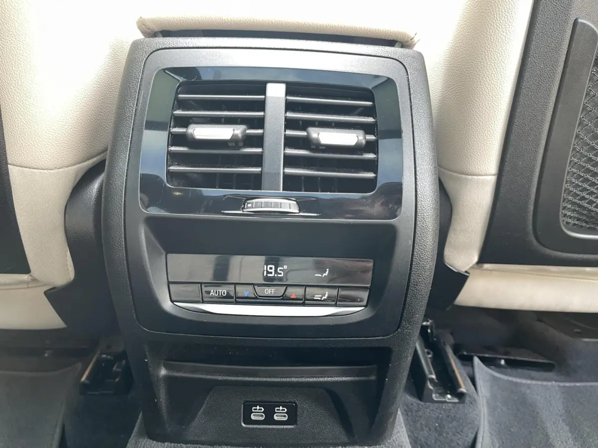 xDrive20i High Executive Edition M-PAKKET|PANORAMADAK|HUD|H&K|360 CAMERA|TREKHAAK|CARPLAY|SFEERVERLICHTING|ACC Cruise Control
