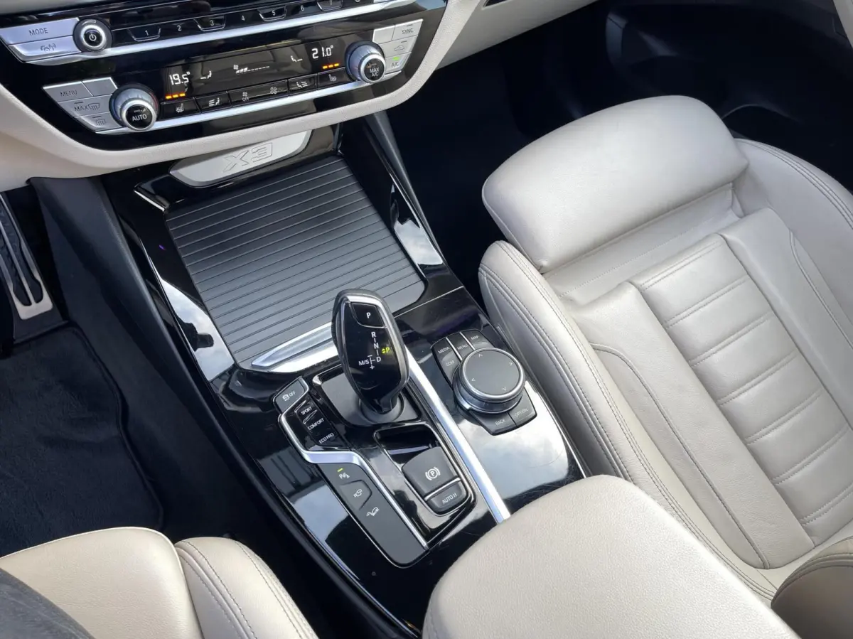 xDrive20i High Executive Edition M-PAKKET|PANORAMADAK|HUD|H&K|360 CAMERA|TREKHAAK|CARPLAY|SFEERVERLICHTING|ACC Cruise Control