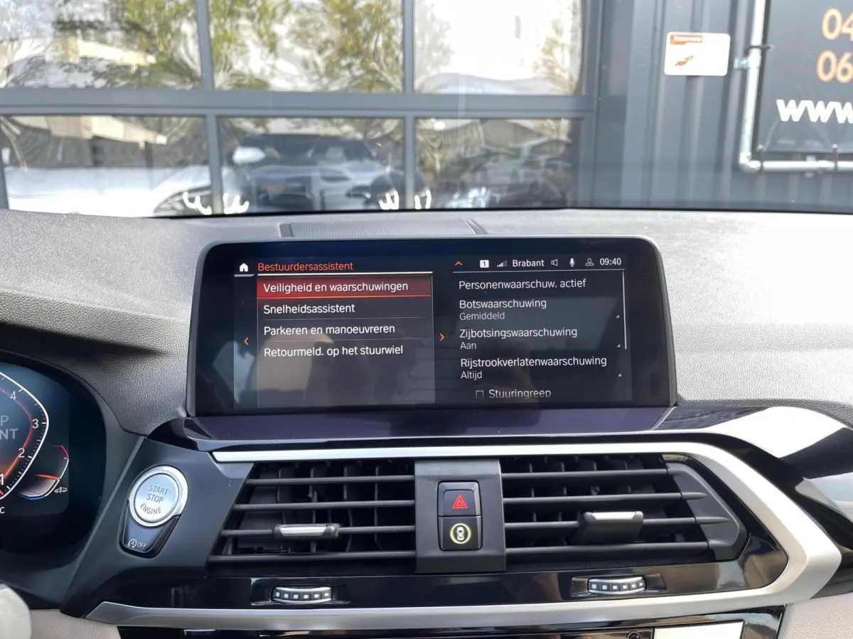 xDrive20i High Executive Edition M-PAKKET|PANORAMADAK|HUD|H&K|360 CAMERA|TREKHAAK|CARPLAY|SFEERVERLICHTING|ACC Cruise Control
