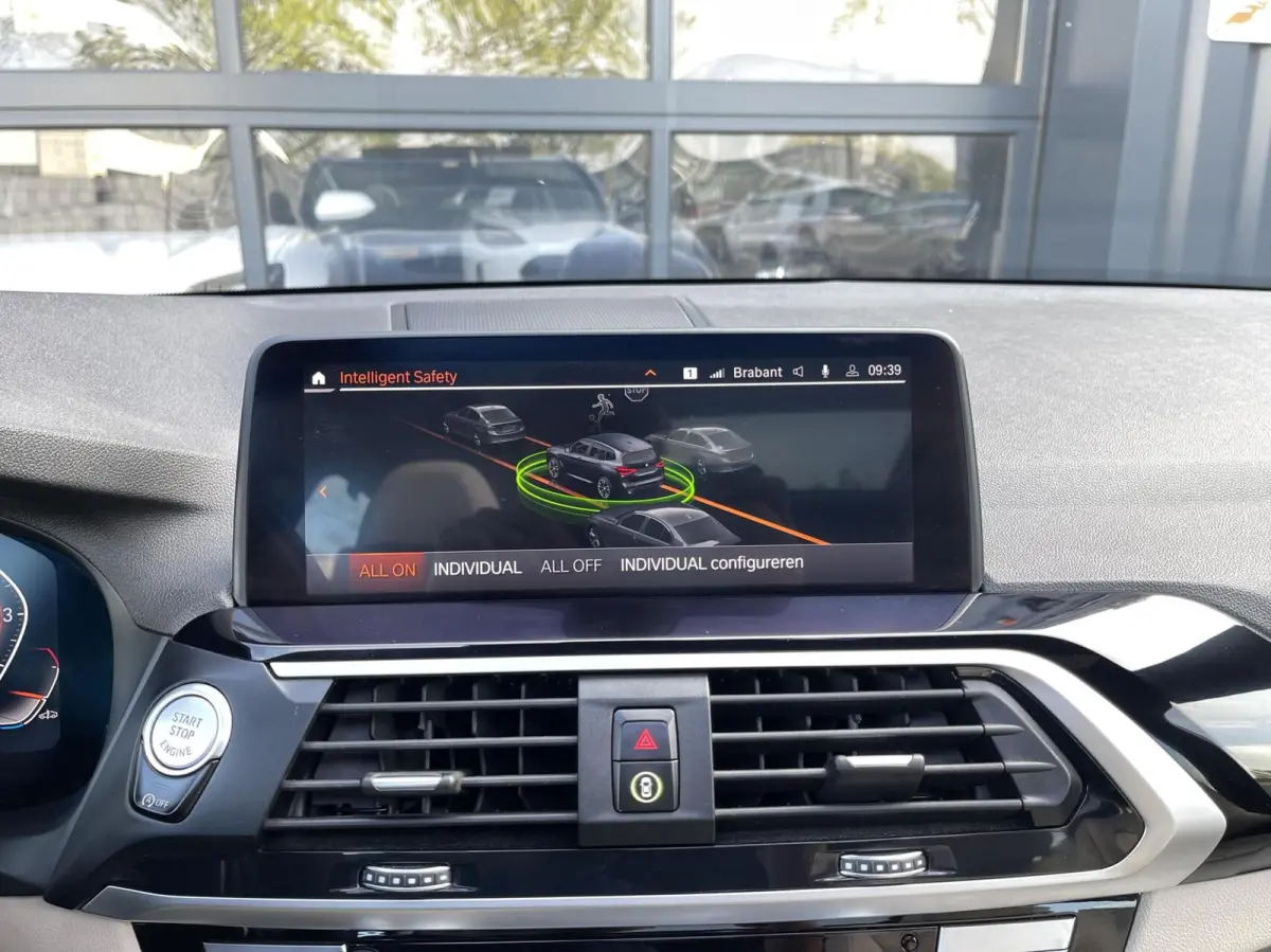 xDrive20i High Executive Edition M-PAKKET|PANORAMADAK|HUD|H&K|360 CAMERA|TREKHAAK|CARPLAY|SFEERVERLICHTING|ACC Cruise Control