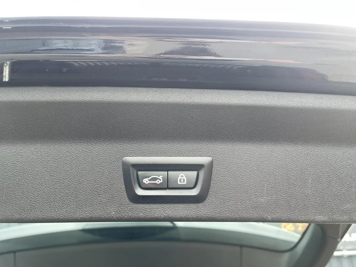 xDrive20i High Executive Edition M-PAKKET|PANORAMADAK|HUD|H&K|360 CAMERA|TREKHAAK|CARPLAY|SFEERVERLICHTING|ACC Cruise Control