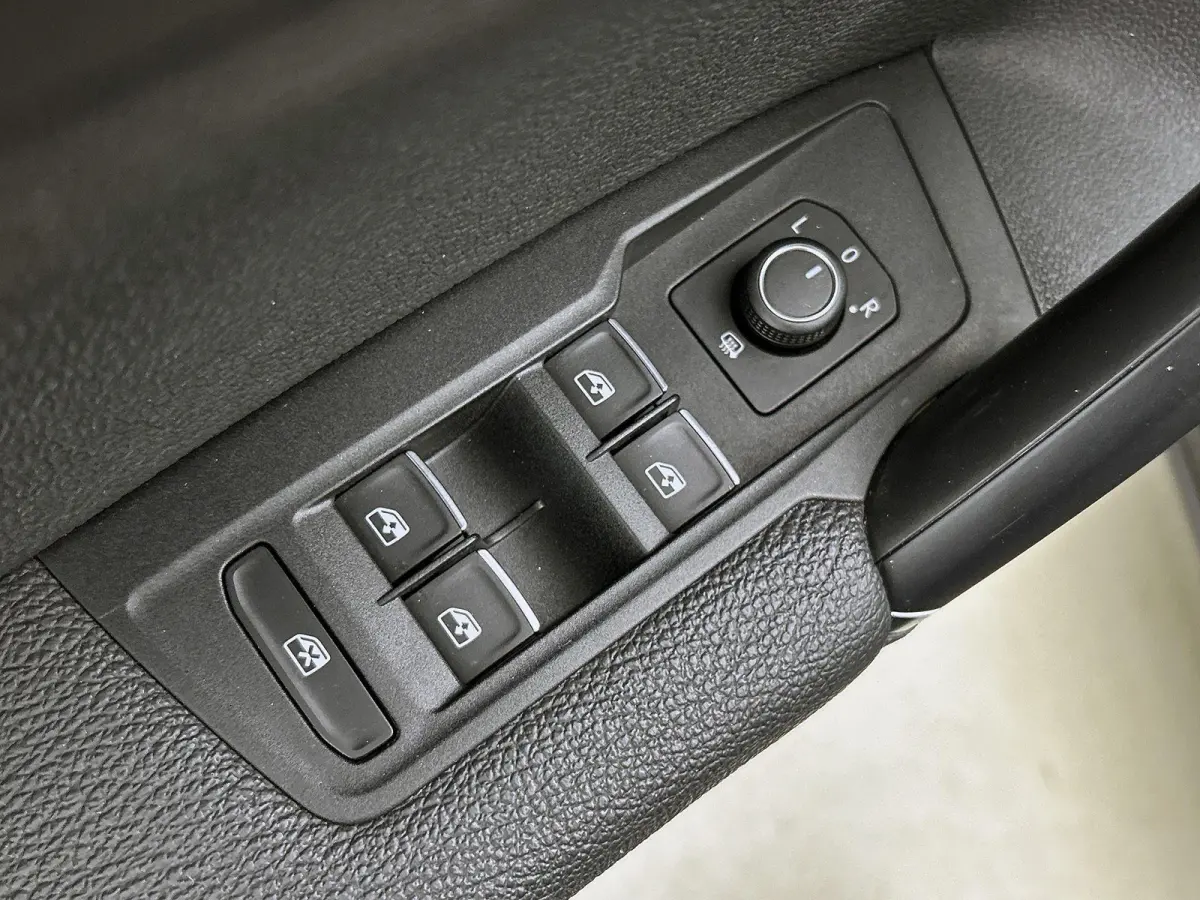 1.4 TSI Connected Series | Apple Carplay / Android Auto | Trekhaak! | Leder | Parkeersensoren | Adaptive Cruise Control | Climate control | Navigatie | Lichtmetalen Velgen |