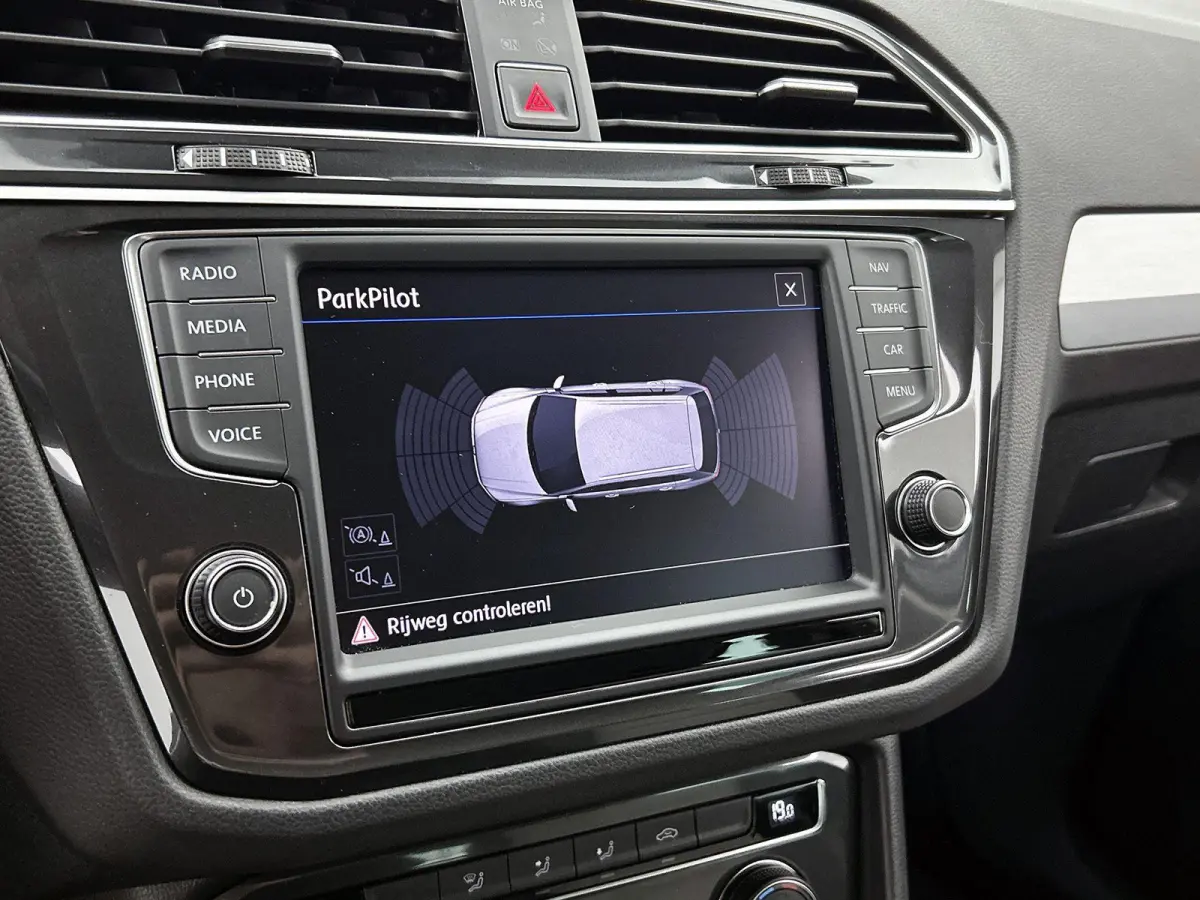 1.4 TSI Connected Series | Apple Carplay / Android Auto | Trekhaak! | Leder | Parkeersensoren | Adaptive Cruise Control | Climate control | Navigatie | Lichtmetalen Velgen |