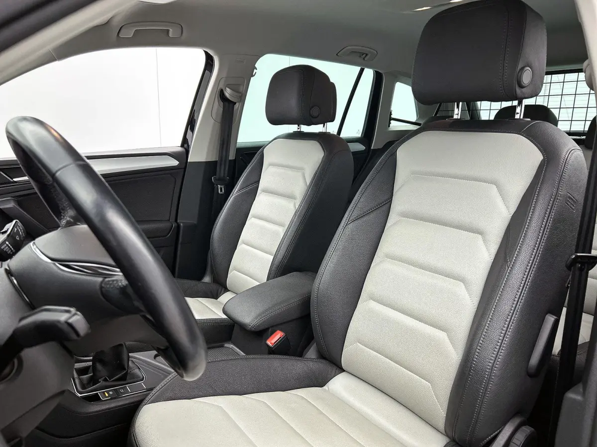 1.4 TSI Connected Series | Apple Carplay / Android Auto | Trekhaak! | Leder | Parkeersensoren | Adaptive Cruise Control | Climate control | Navigatie | Lichtmetalen Velgen |