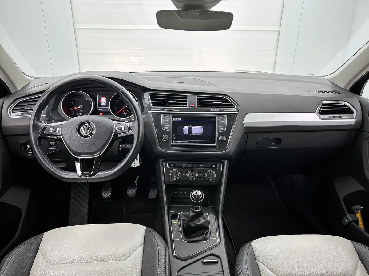 1.4 TSI Connected Series | Apple Carplay / Android Auto | Trekhaak! | Leder | Parkeersensoren | Adaptive Cruise Control | Climate control | Navigatie | Lichtmetalen Velgen |