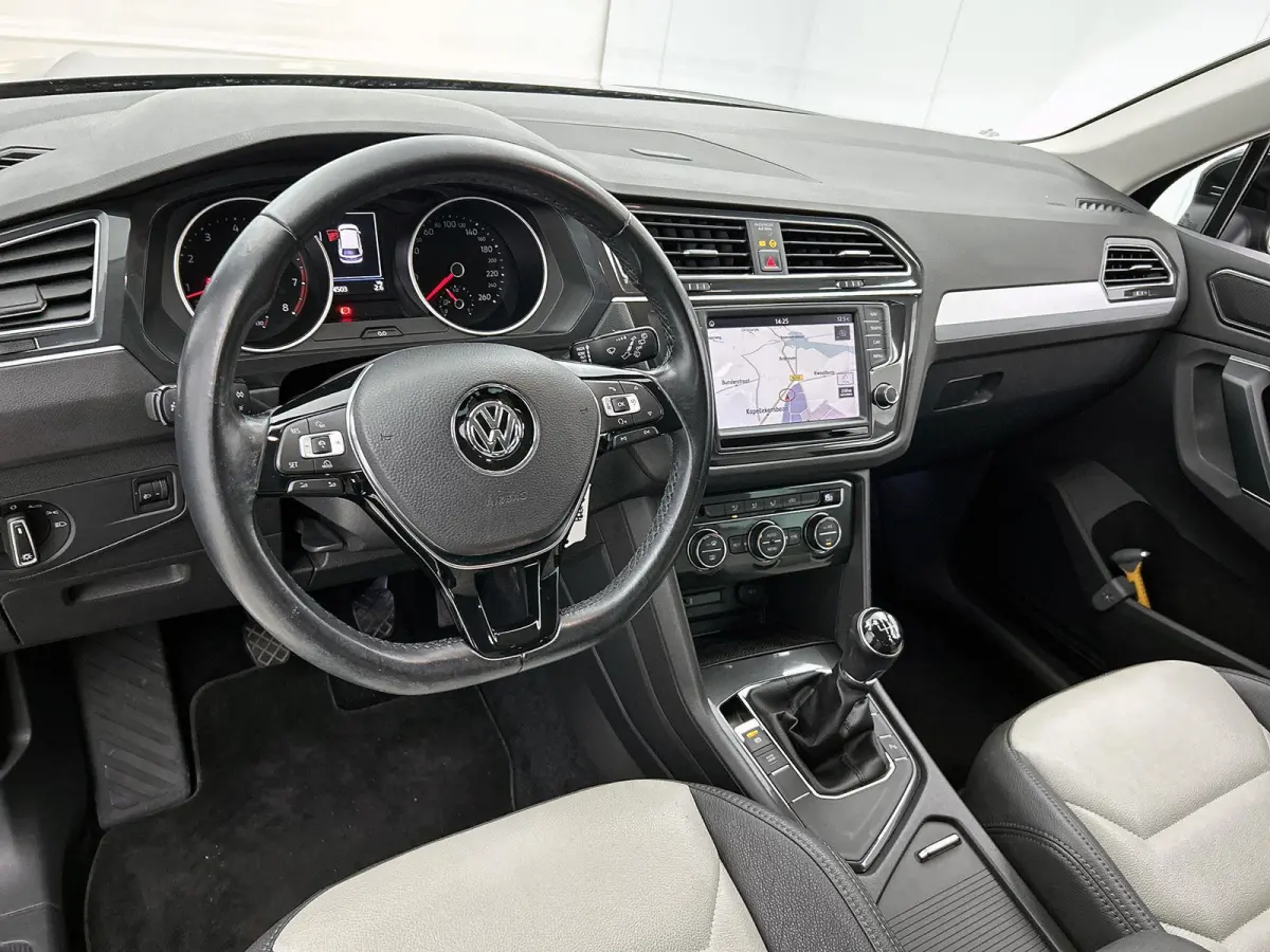 1.4 TSI Connected Series | Apple Carplay / Android Auto | Trekhaak! | Leder | Parkeersensoren | Adaptive Cruise Control | Climate control | Navigatie | Lichtmetalen Velgen |