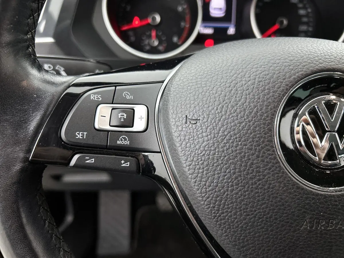 1.4 TSI Connected Series | Apple Carplay / Android Auto | Trekhaak! | Leder | Parkeersensoren | Adaptive Cruise Control | Climate control | Navigatie | Lichtmetalen Velgen |