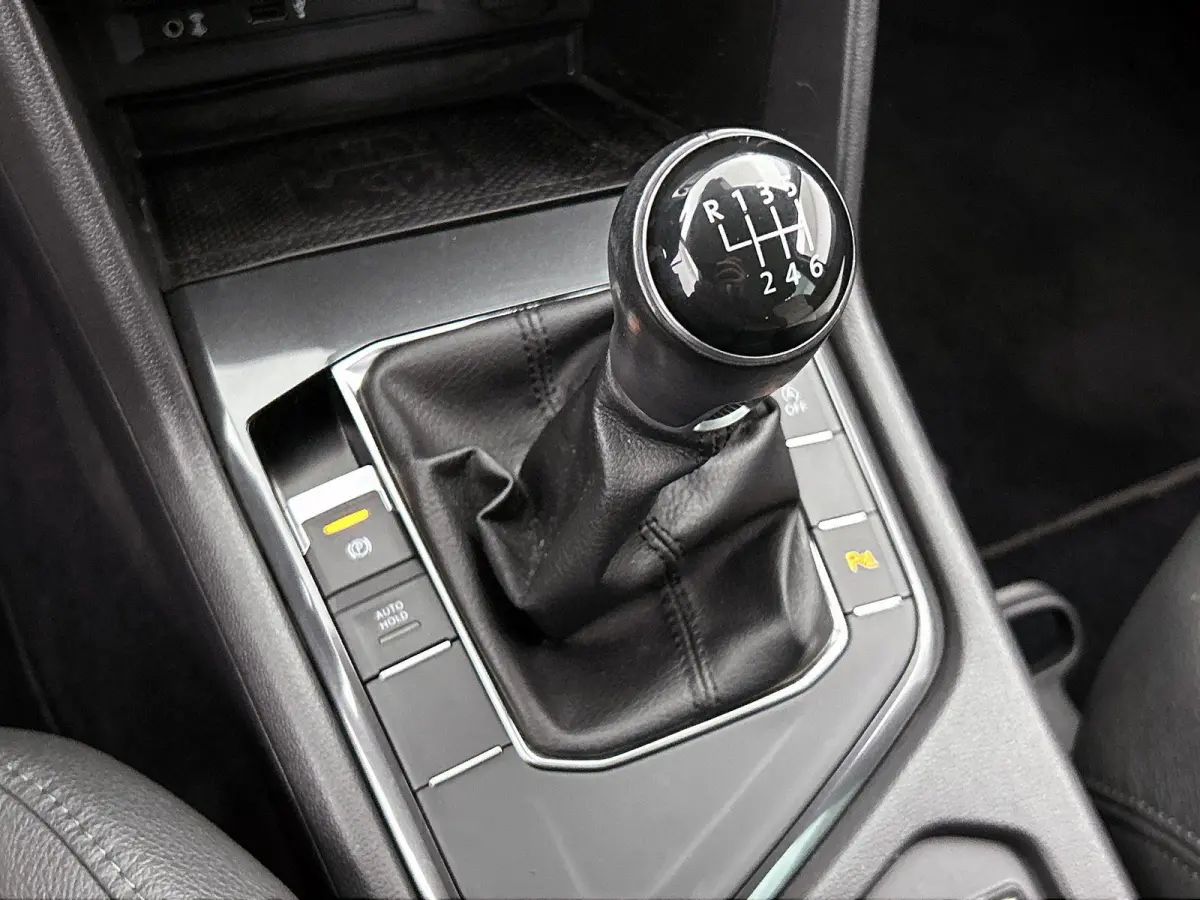 1.4 TSI Connected Series | Apple Carplay / Android Auto | Trekhaak! | Leder | Parkeersensoren | Adaptive Cruise Control | Climate control | Navigatie | Lichtmetalen Velgen |