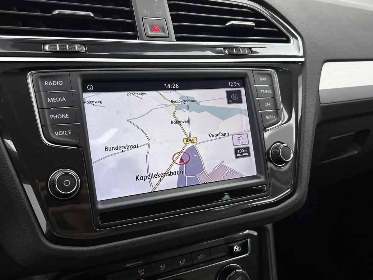 1.4 TSI Connected Series | Apple Carplay / Android Auto | Trekhaak! | Leder | Parkeersensoren | Adaptive Cruise Control | Climate control | Navigatie | Lichtmetalen Velgen |