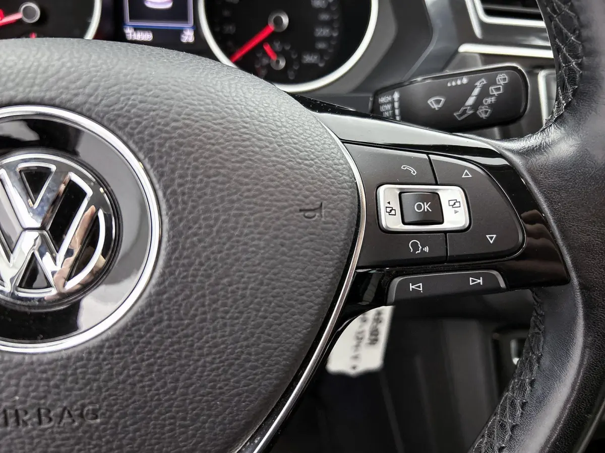 1.4 TSI Connected Series | Apple Carplay / Android Auto | Trekhaak! | Leder | Parkeersensoren | Adaptive Cruise Control | Climate control | Navigatie | Lichtmetalen Velgen |