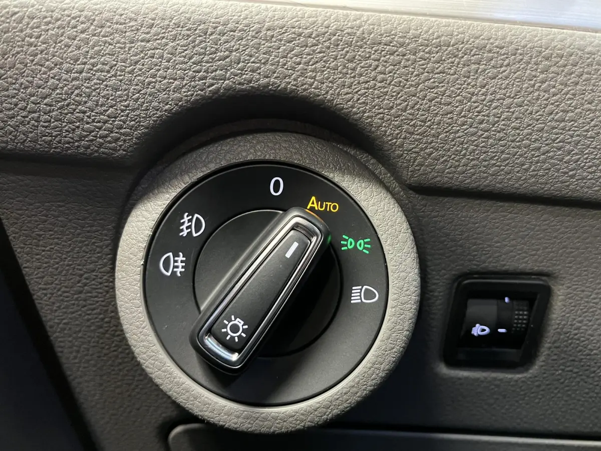 2.0 TDI L2H1 28 Dubbele Cabine Highline Automaat Airco Cruise Adaptief PDC LMV
