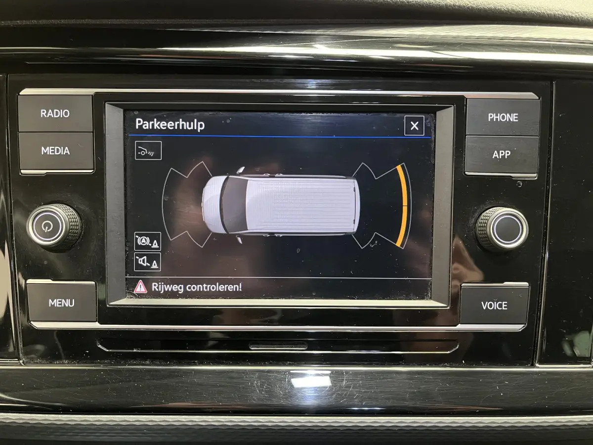 2.0 TDI L2H1 28 Dubbele Cabine Highline Automaat Airco Cruise Adaptief PDC LMV