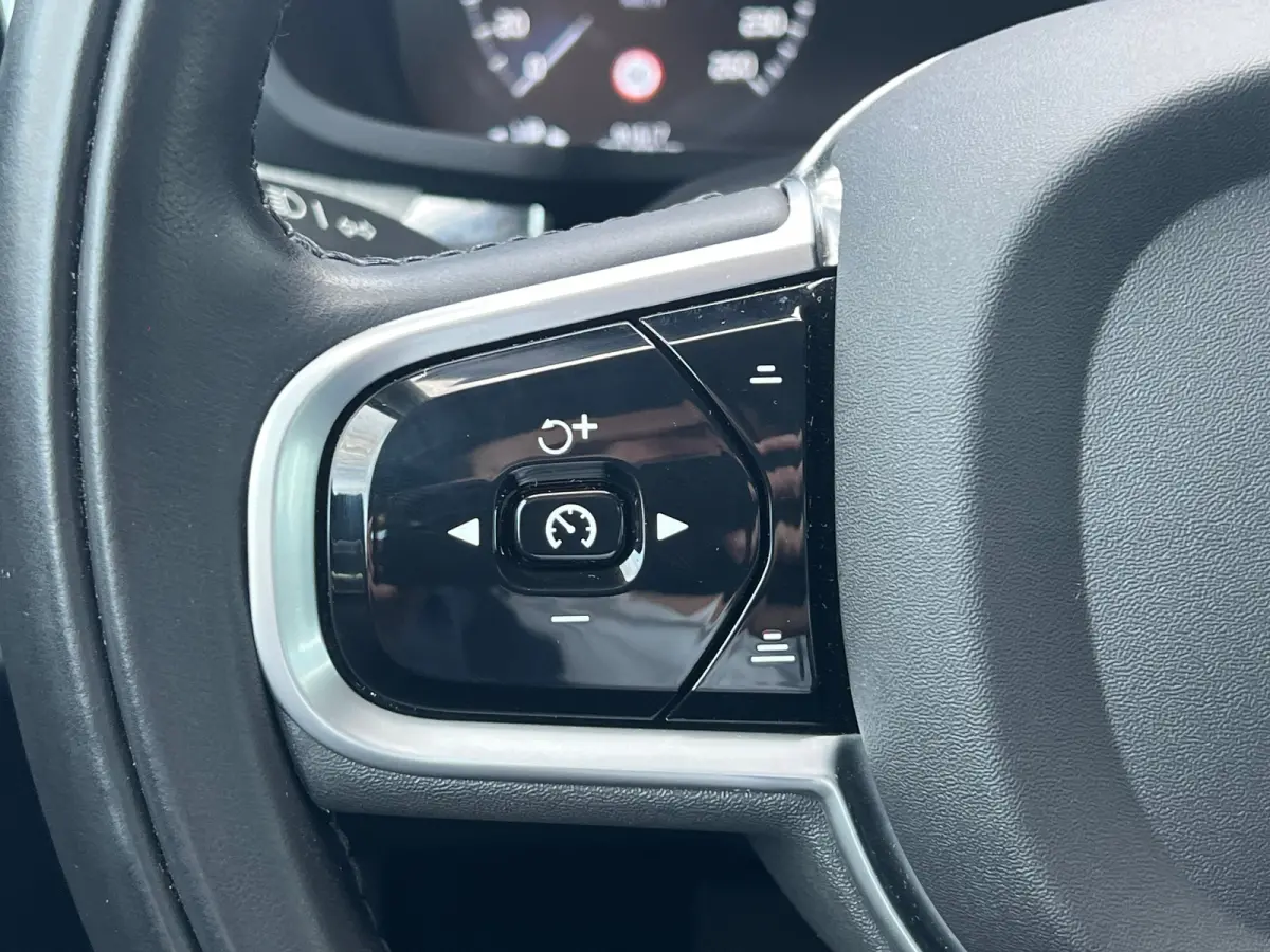 T6 Recharge AWD Inscription | Long Range | Stoel en stuurwielverwarming | Camera | Adaptieve cruise control | Voorruitverwarming |