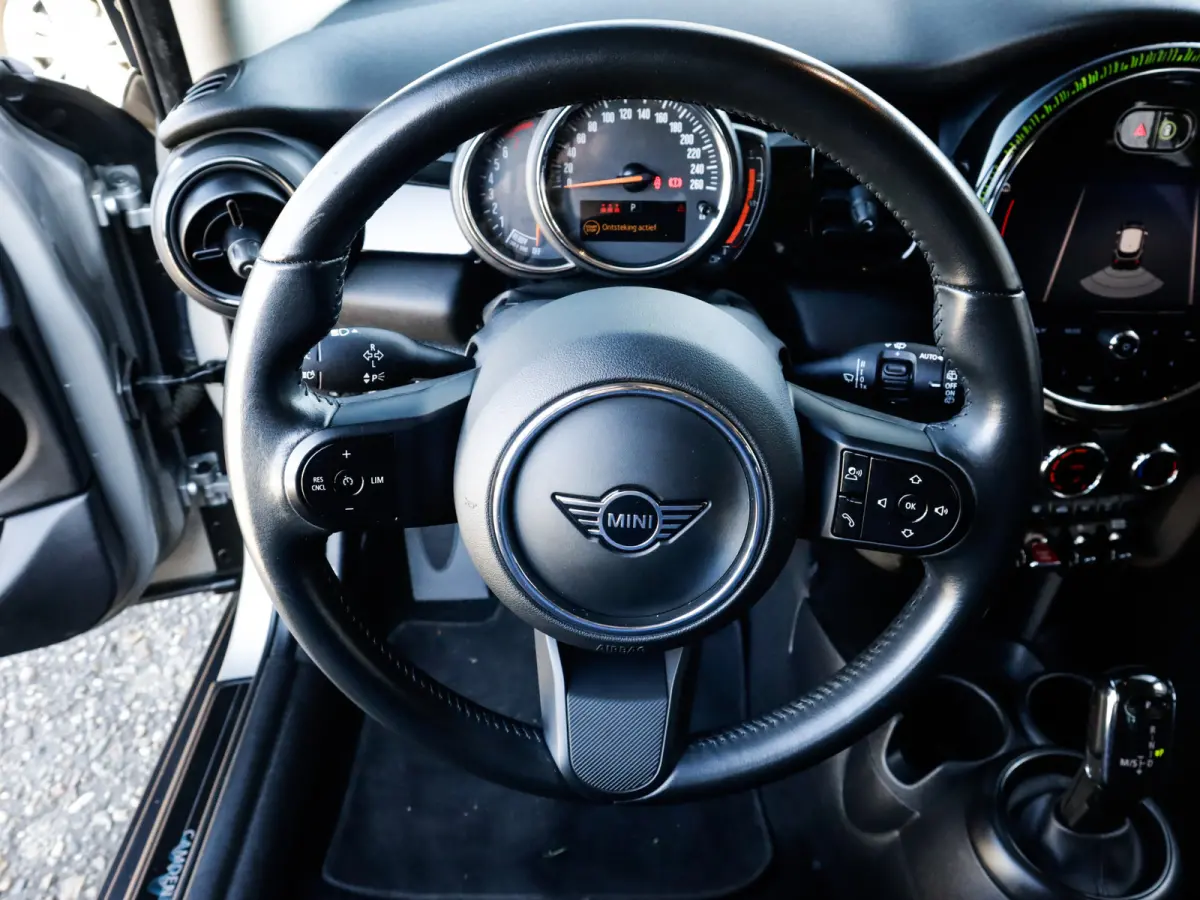 Mini 1.5 Camden Edition 1e-Eig. & Dealer-Onderh. BOVAG-Garantie. NL-Auto.