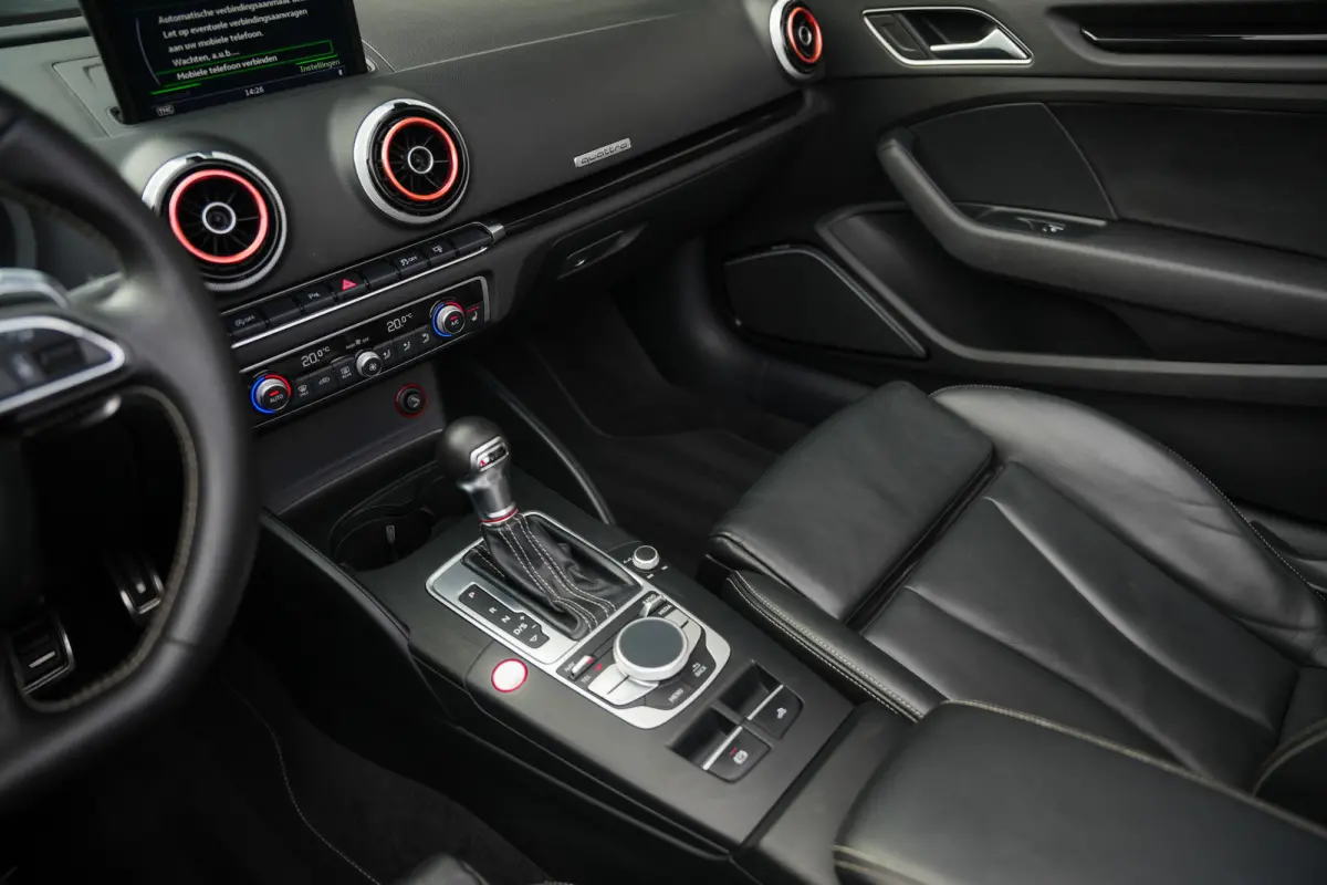 2.0 TFSI 301 pk S3 Quattro Pro Line Plus S-Line B&O-Sound/ RS-Stoelen/ Keyless/ Dynamic-Steering/ Stoel.Verw./ Park.Sens./ 19'' LMV