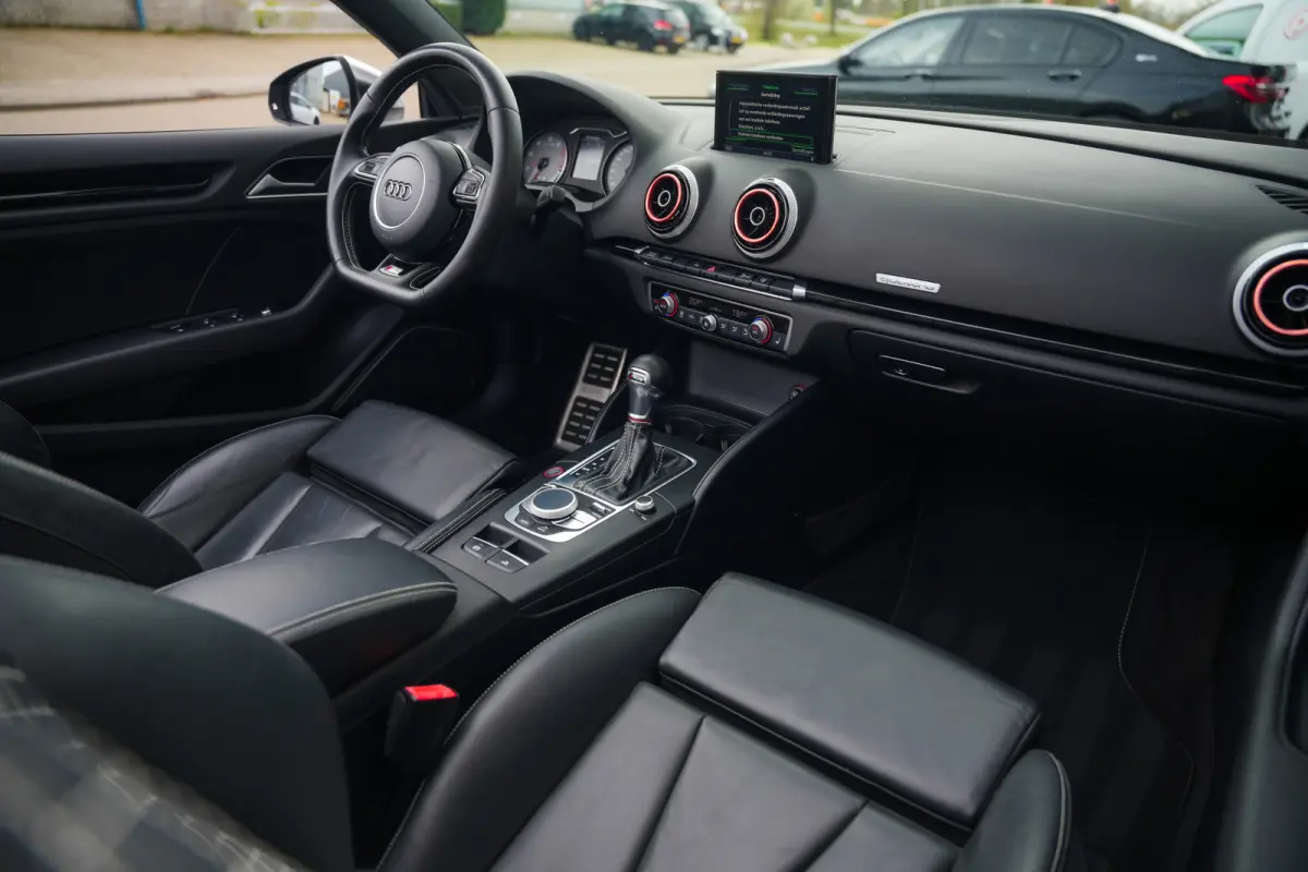 2.0 TFSI 301 pk S3 Quattro Pro Line Plus S-Line B&O-Sound/ RS-Stoelen/ Keyless/ Dynamic-Steering/ Stoel.Verw./ Park.Sens./ 19'' LMV
