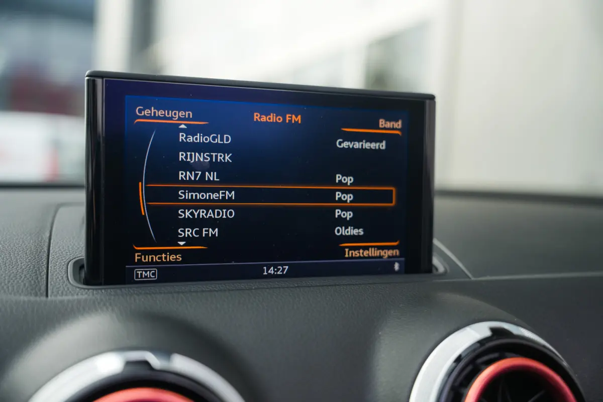 2.0 TFSI 301 pk S3 Quattro Pro Line Plus S-Line B&O-Sound/ RS-Stoelen/ Keyless/ Dynamic-Steering/ Stoel.Verw./ Park.Sens./ 19'' LMV