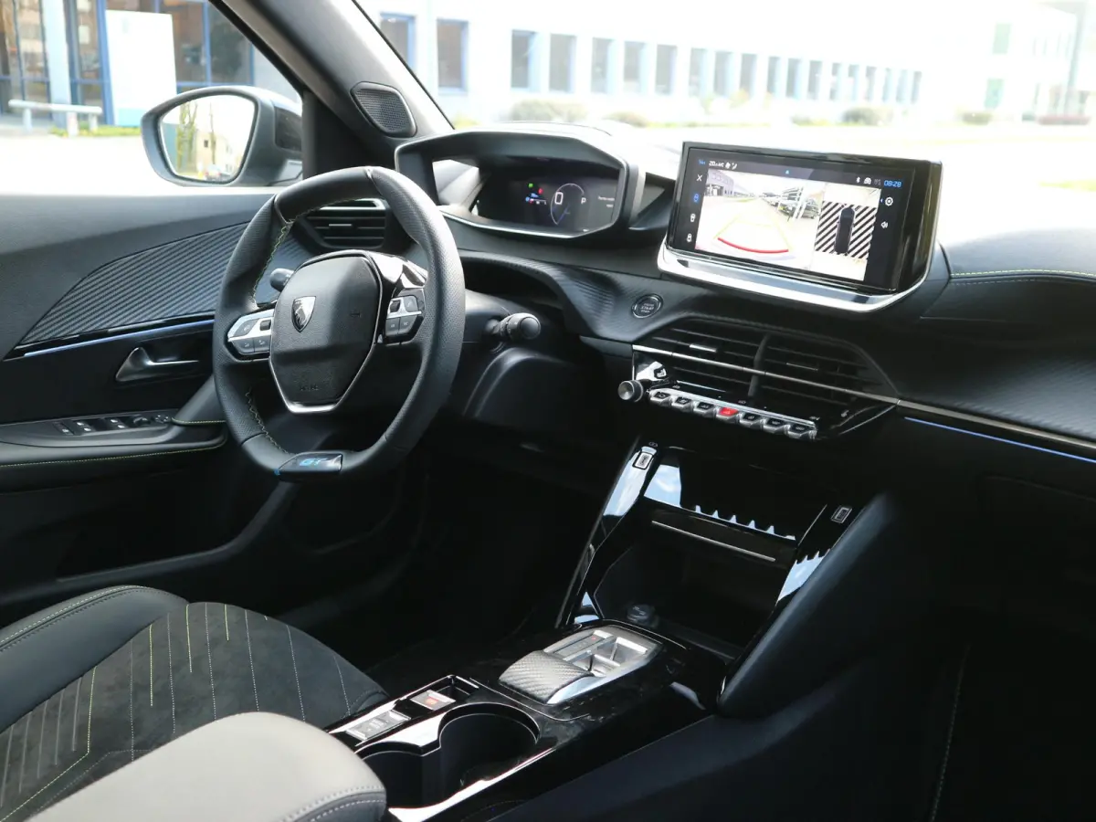 1.2 Hybrid 145 GT Alcantara / Full-Option / ACTIE
