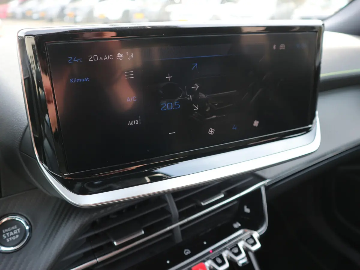 1.2 Hybrid 145 GT Alcantara / Full-Option / ACTIE