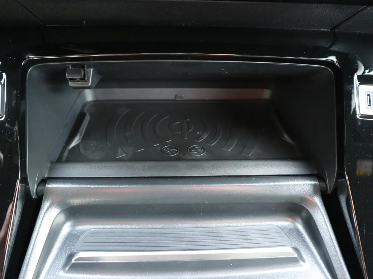 1.2 Hybrid 145 GT Alcantara / Full-Option / ACTIE