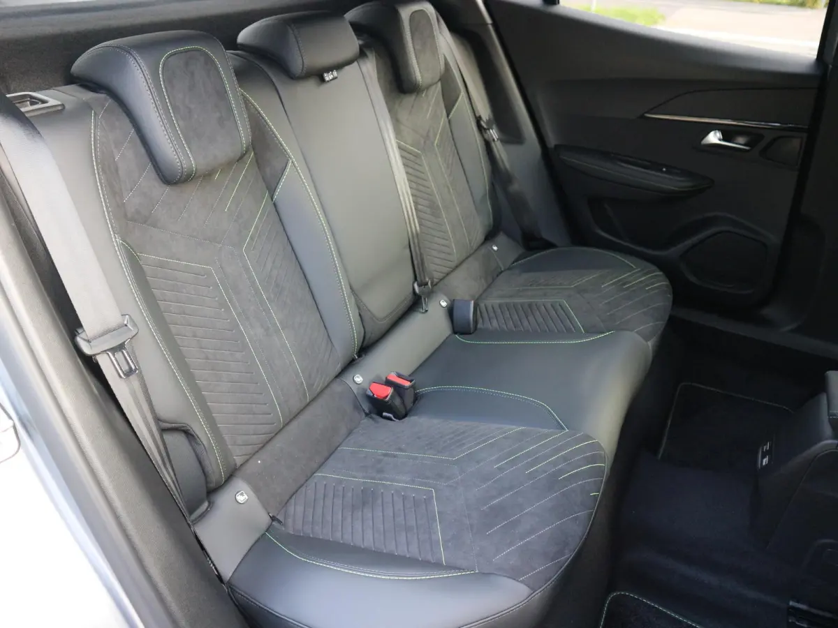 1.2 Hybrid 145 GT Alcantara / Full-Option / ACTIE