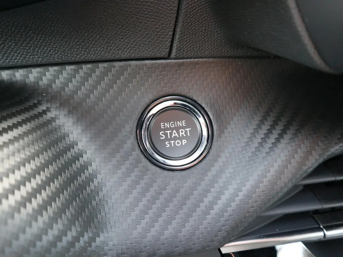 1.2 Hybrid 145 GT Alcantara / Full-Option / ACTIE