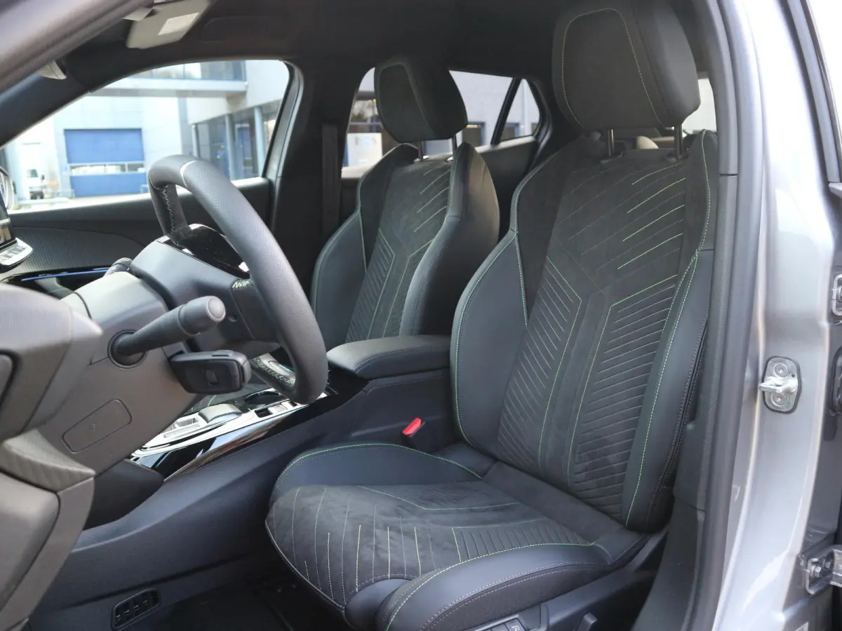1.2 Hybrid 145 GT Alcantara / Full-Option / ACTIE