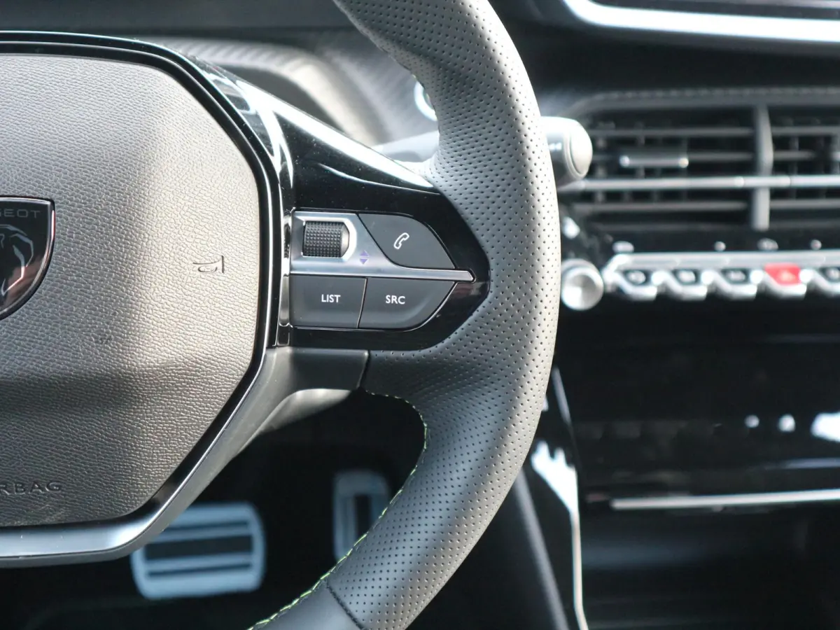 1.2 Hybrid 145 GT Alcantara / Full-Option / ACTIE