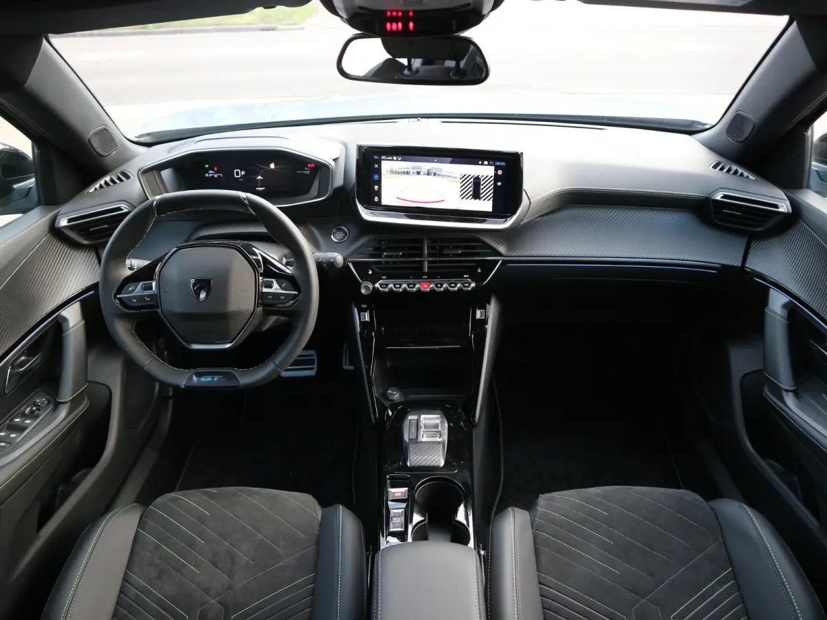 1.2 Hybrid 145 GT Alcantara / Full-Option / ACTIE