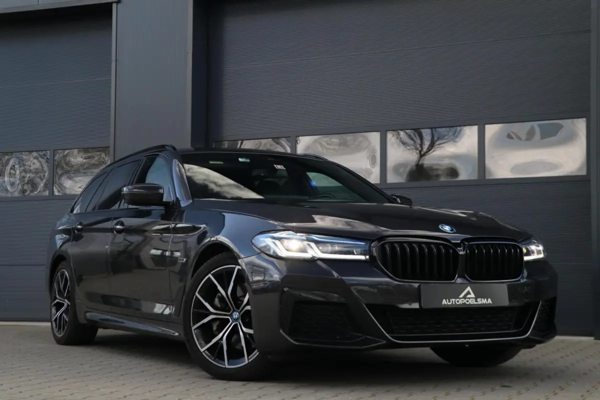 530e |M-SPORT| ShadowLine Panodak LaserLed Headup Leder LiveCockpit Trekhaak Sfeerverlicht Fabrieksgarantie 40000KM BJ2024