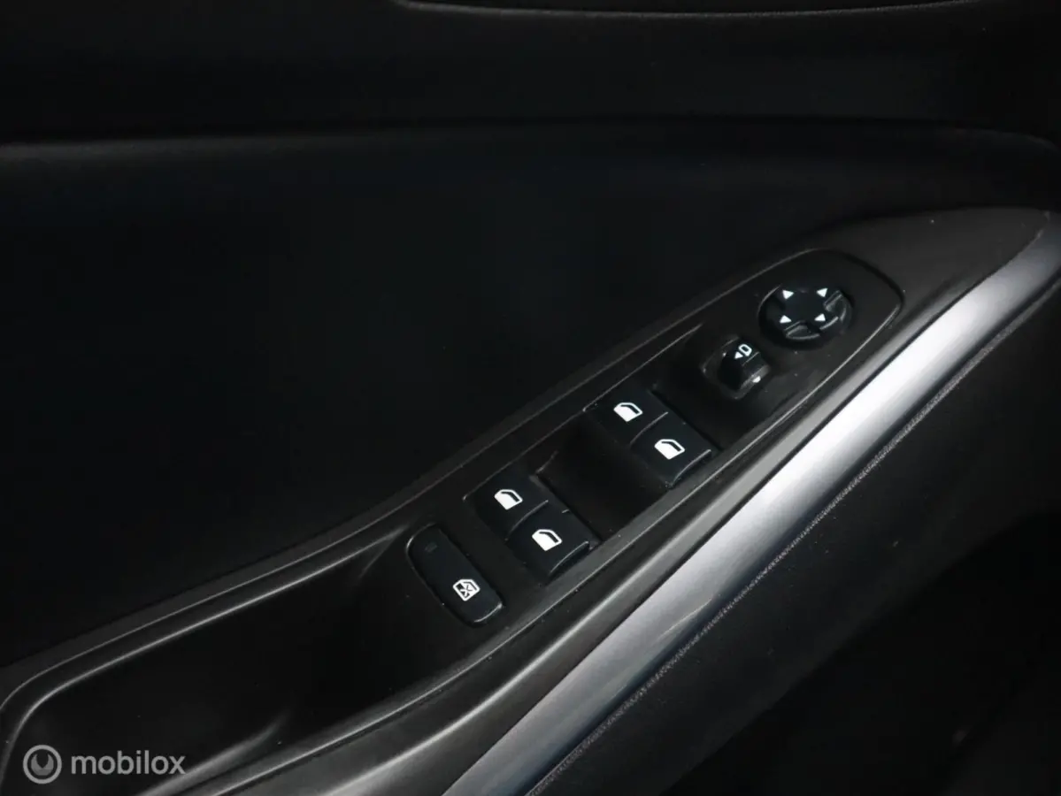 1.2 Turbo 131 PK H6 Executive Trekhaak|Stoel&Stuurverw|Dodehoek|Carplay|DonkerGlas 17"LMV|Navi