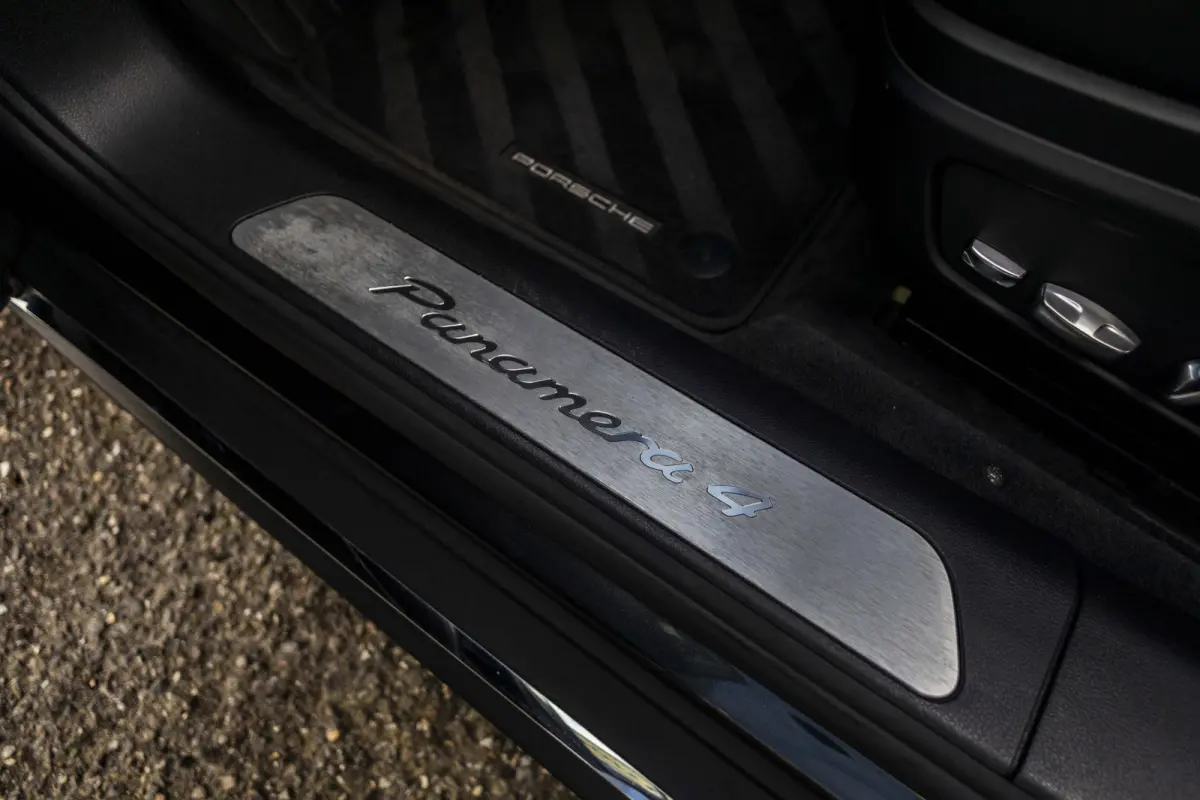 2.9 4 E-Hybrid Executive LWB