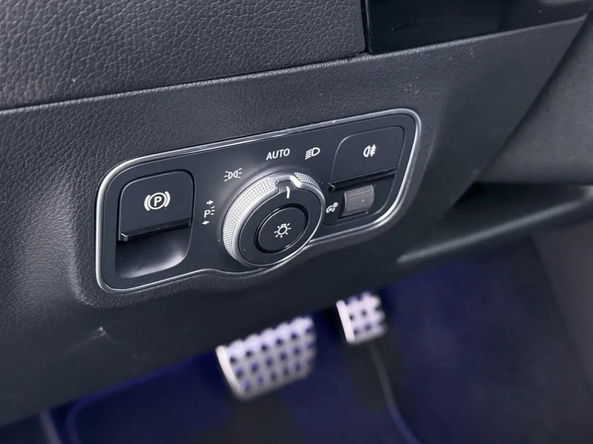 250e AMG // SoH 97,4% // Distronic // Headup // 360 Camera // MultiBeam // Keyless // 20" // Advanced Audio // Carplay