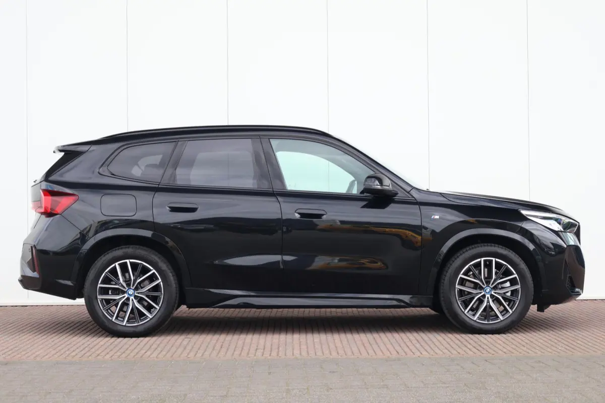 xDrive25e | SoH 100% | M-Sport Pakket | Achteruitrijcamera | Stoelverwarming Voor | Trekhaak | 18'' LM Dubbelspaak |