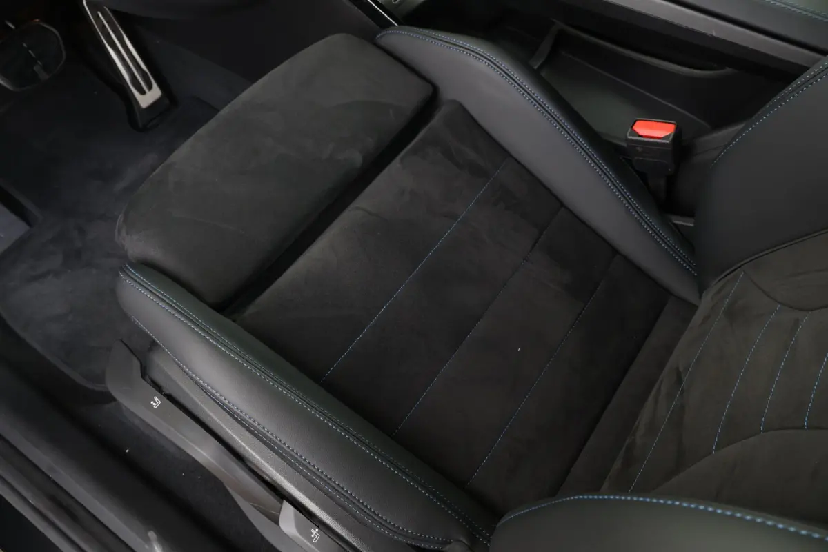 xDrive25e | SoH 100% | M-Sport Pakket | Achteruitrijcamera | Stoelverwarming Voor | Trekhaak | 18'' LM Dubbelspaak |