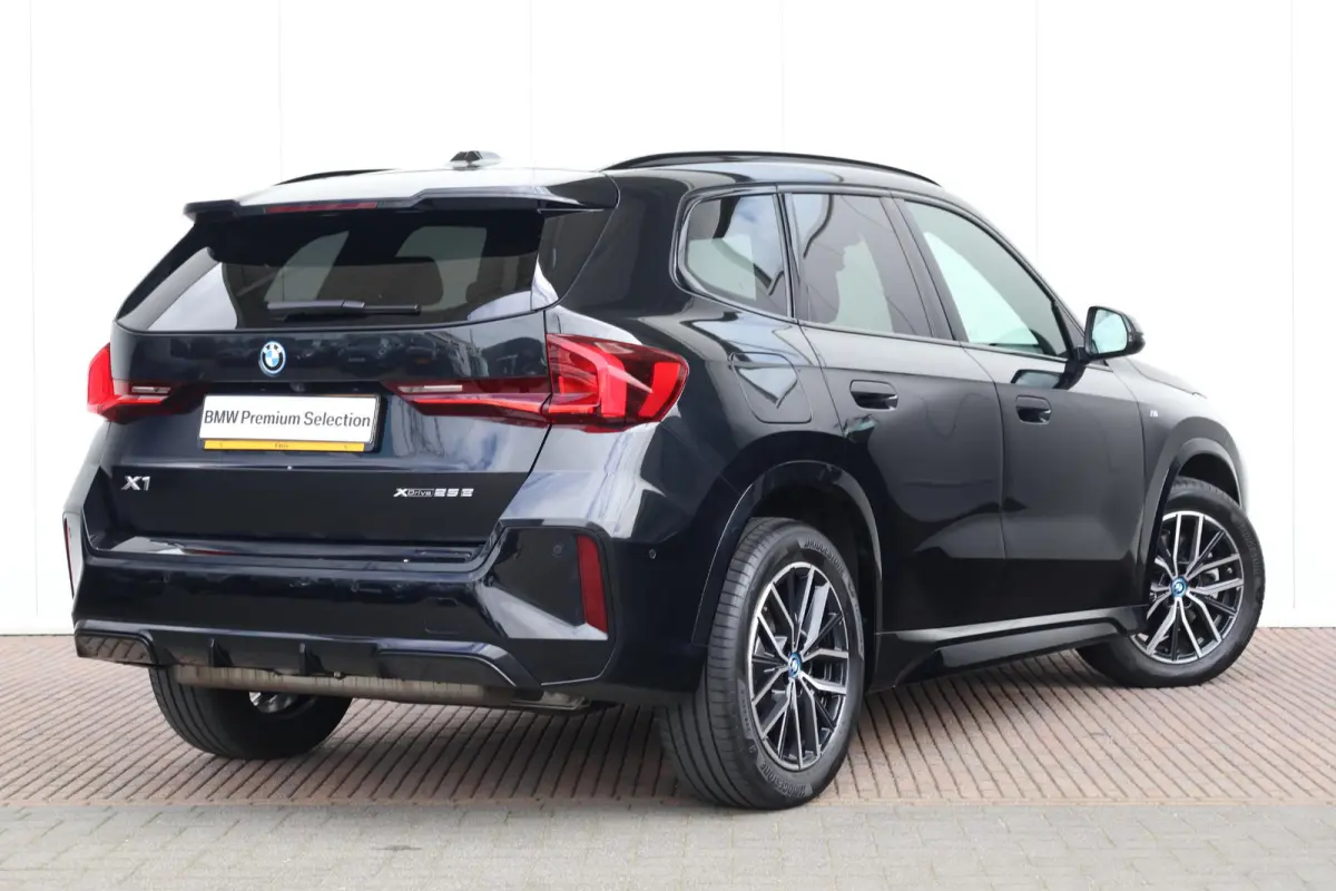 xDrive25e | SoH 100% | M-Sport Pakket | Achteruitrijcamera | Stoelverwarming Voor | Trekhaak | 18'' LM Dubbelspaak |