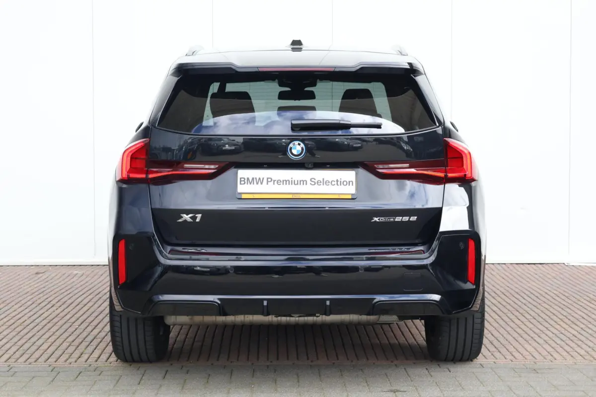 xDrive25e | SoH 100% | M-Sport Pakket | Achteruitrijcamera | Stoelverwarming Voor | Trekhaak | 18'' LM Dubbelspaak |