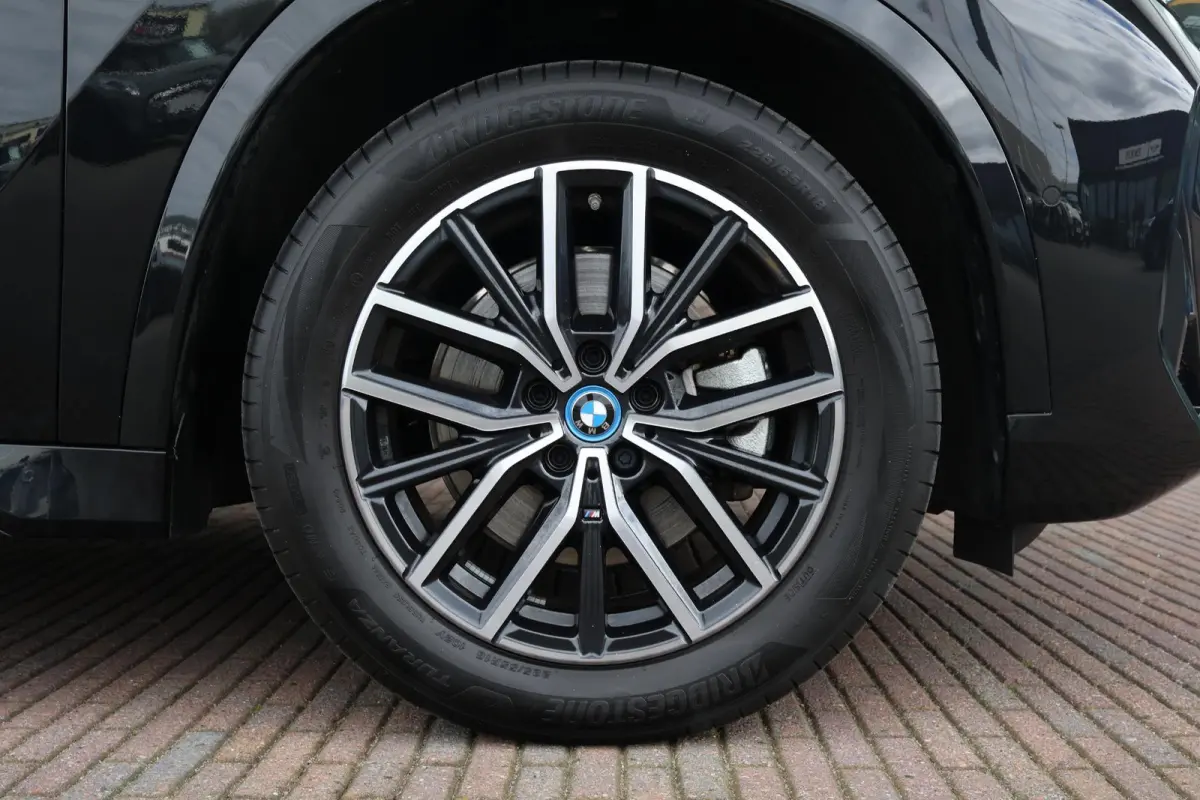 xDrive25e | SoH 100% | M-Sport Pakket | Achteruitrijcamera | Stoelverwarming Voor | Trekhaak | 18'' LM Dubbelspaak |