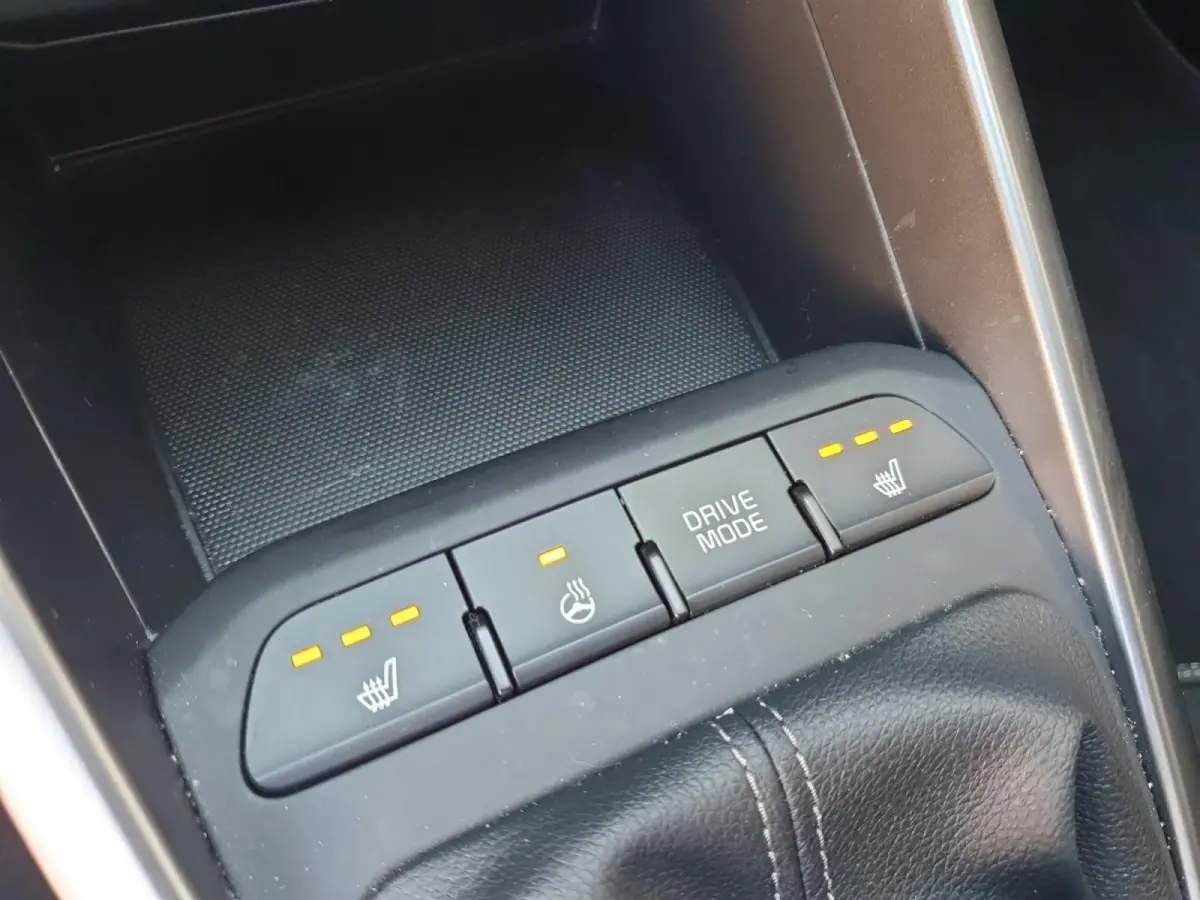 1.0 T-GDi MHEV GT-Line | GT-Line uitstraling | 17” lichtmetalen GT-Line velgen | Stoel- en Stuurverwarming | Cruise Control | Climate Control | Navigatie |