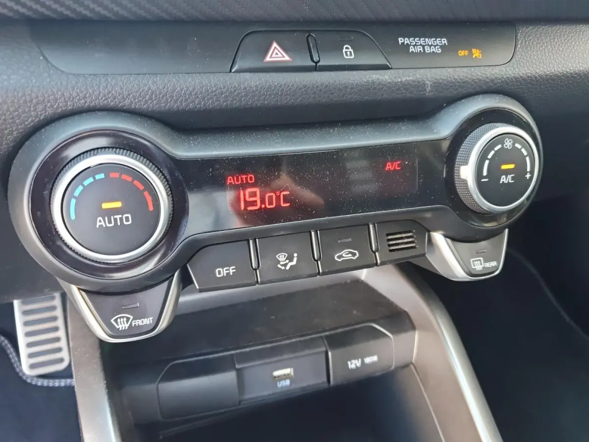 1.0 T-GDi MHEV GT-Line | GT-Line uitstraling | 17” lichtmetalen GT-Line velgen | Stoel- en Stuurverwarming | Cruise Control | Climate Control | Navigatie |