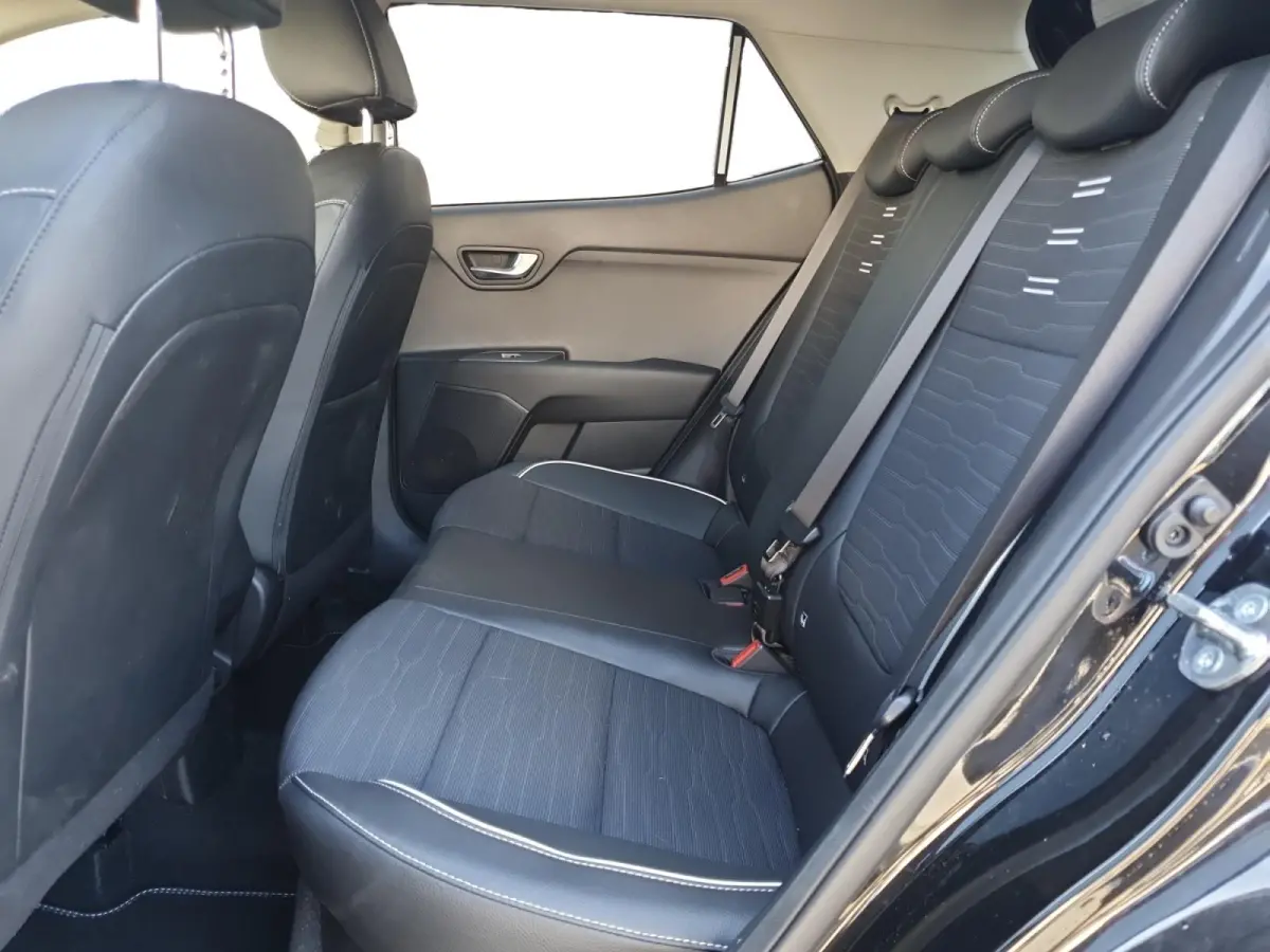 1.0 T-GDi MHEV GT-Line | GT-Line uitstraling | 17” lichtmetalen GT-Line velgen | Stoel- en Stuurverwarming | Cruise Control | Climate Control | Navigatie |