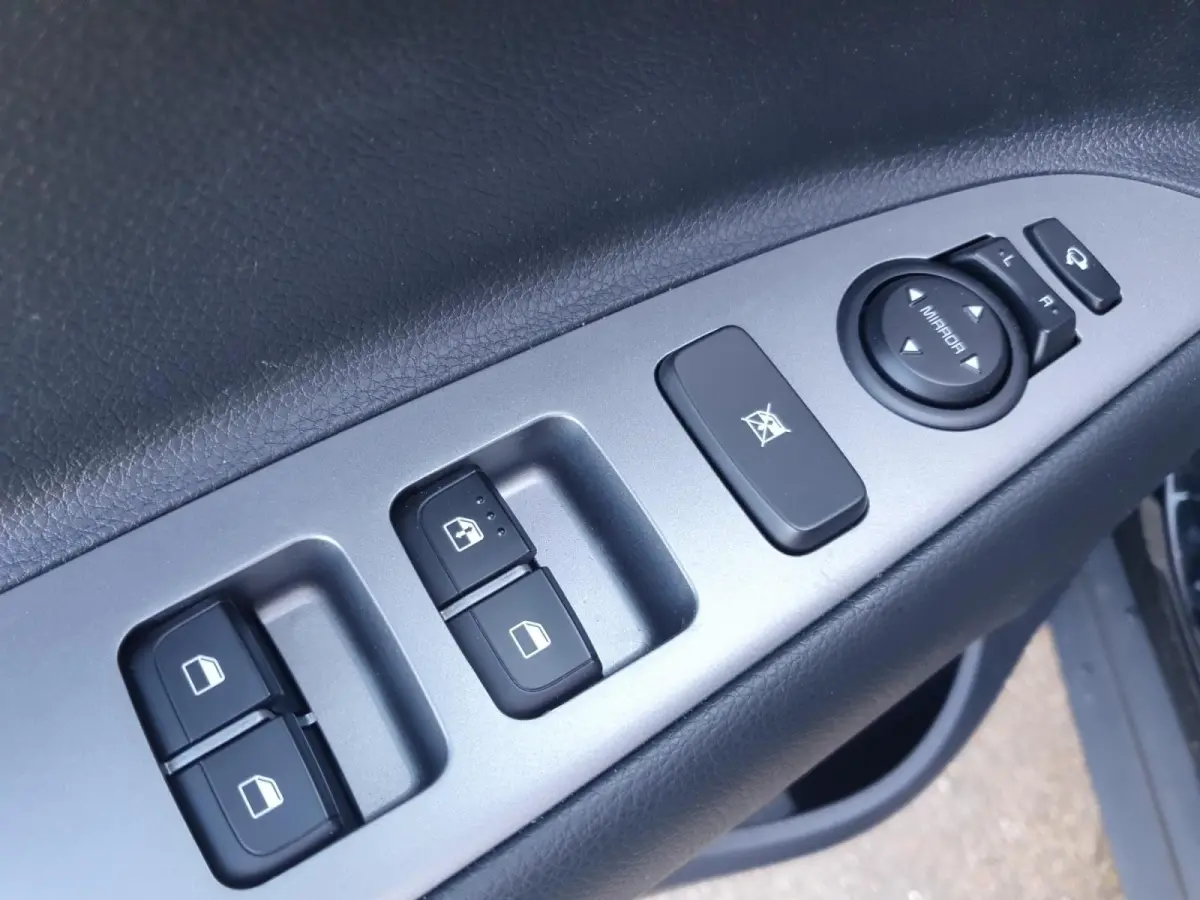 1.0 T-GDi MHEV GT-Line | GT-Line uitstraling | 17” lichtmetalen GT-Line velgen | Stoel- en Stuurverwarming | Cruise Control | Climate Control | Navigatie |