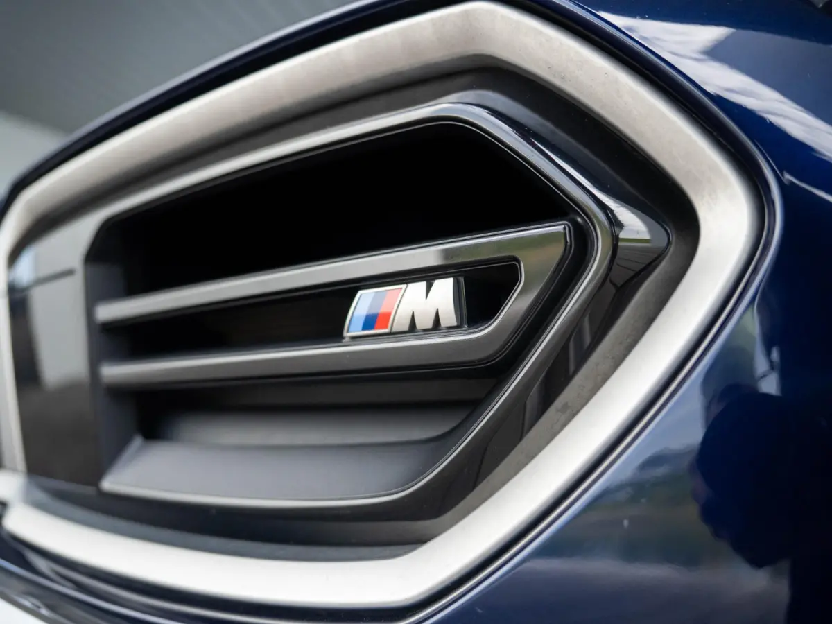 M135 xDrive | Harman-Kardon | Panoramadak | Stoelverwarming | Achteruitrijcamera | 19''
