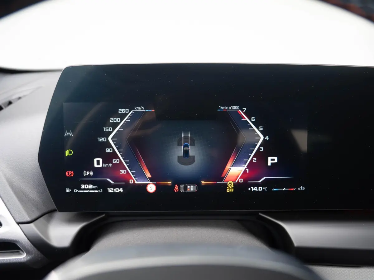 M135 xDrive | Harman-Kardon | Panoramadak | Stoelverwarming | Achteruitrijcamera | 19''