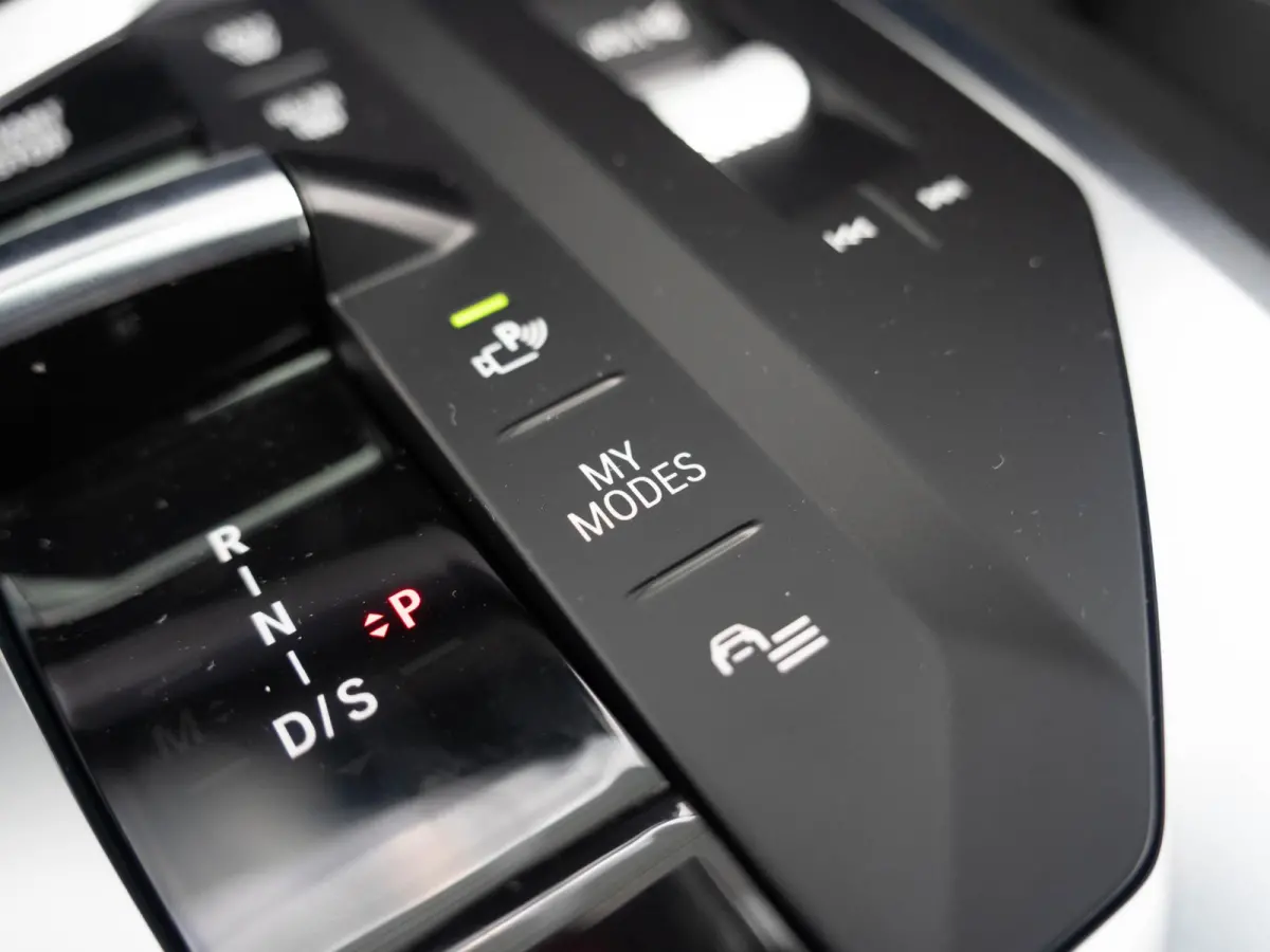 M135 xDrive | Harman-Kardon | Panoramadak | Stoelverwarming | Achteruitrijcamera | 19''