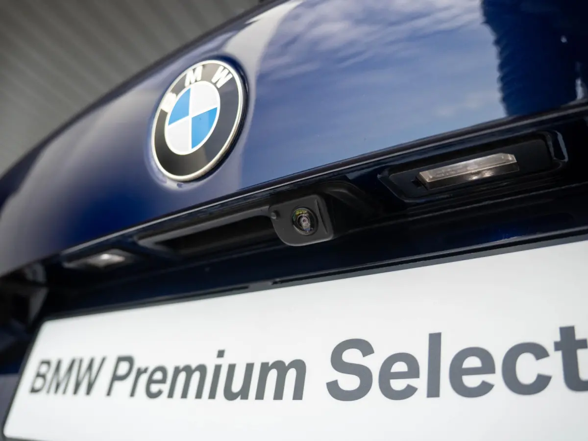 M135 xDrive | Harman-Kardon | Panoramadak | Stoelverwarming | Achteruitrijcamera | 19''