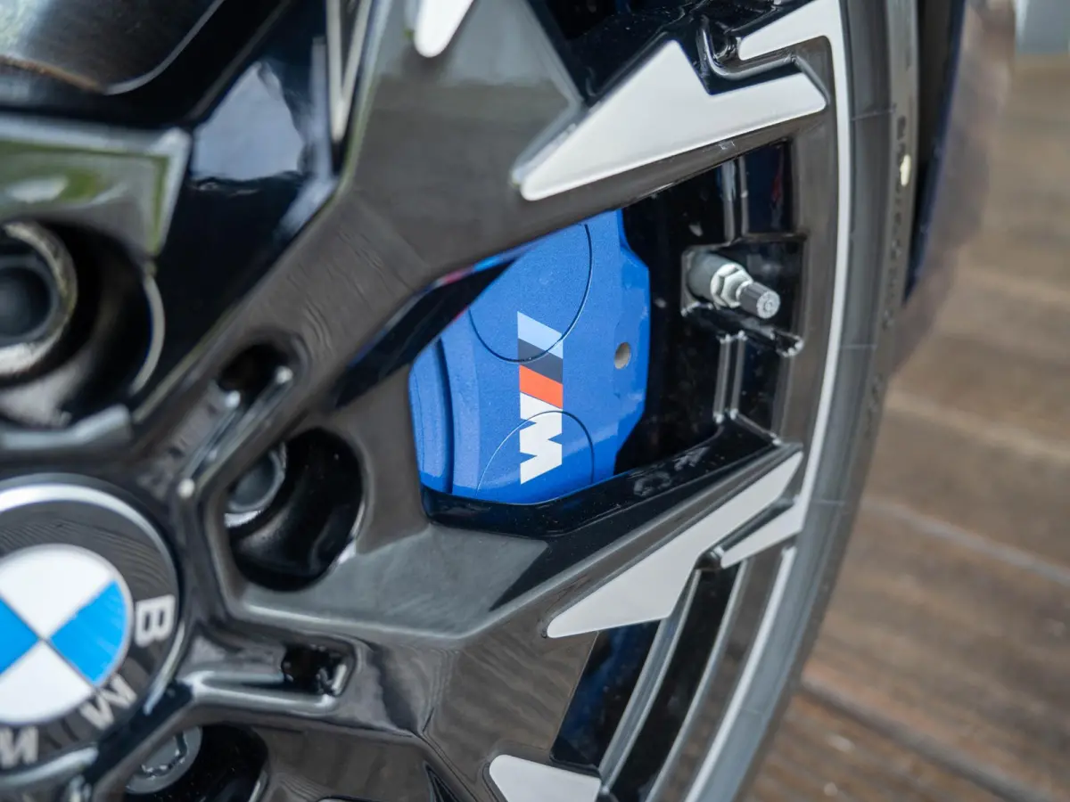 M135 xDrive | Harman-Kardon | Panoramadak | Stoelverwarming | Achteruitrijcamera | 19''