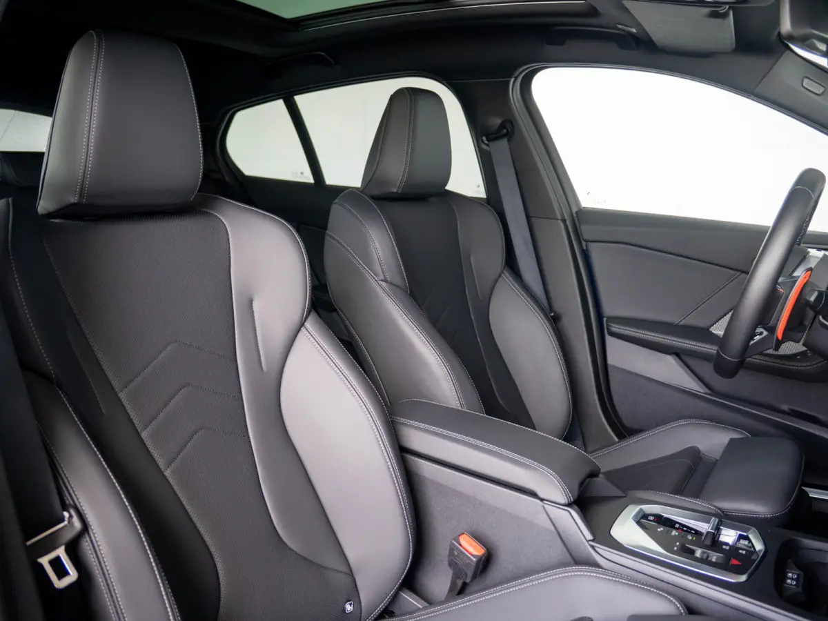 M135 xDrive | Harman-Kardon | Panoramadak | Stoelverwarming | Achteruitrijcamera | 19''