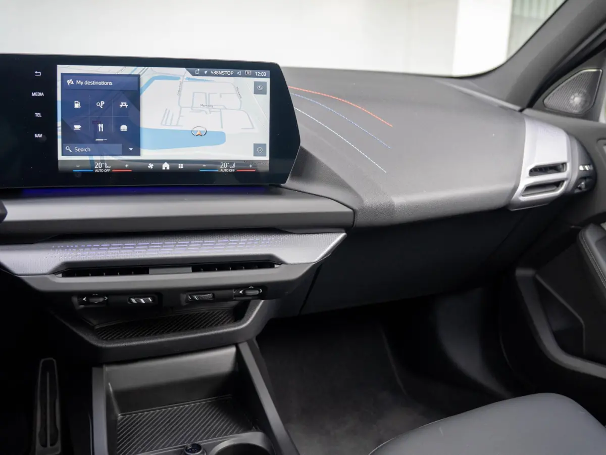 M135 xDrive | Harman-Kardon | Panoramadak | Stoelverwarming | Achteruitrijcamera | 19''