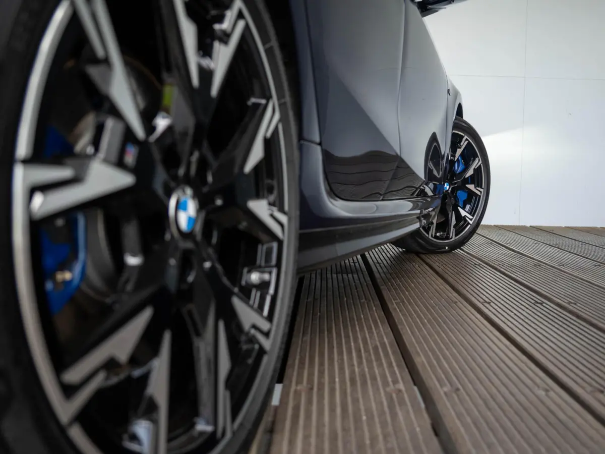 M135 xDrive | Harman-Kardon | Panoramadak | Stoelverwarming | Achteruitrijcamera | 19''